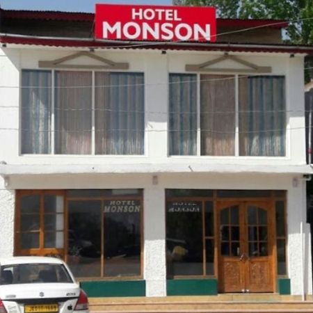 Hotel Monson Срінагар Екстер'єр фото